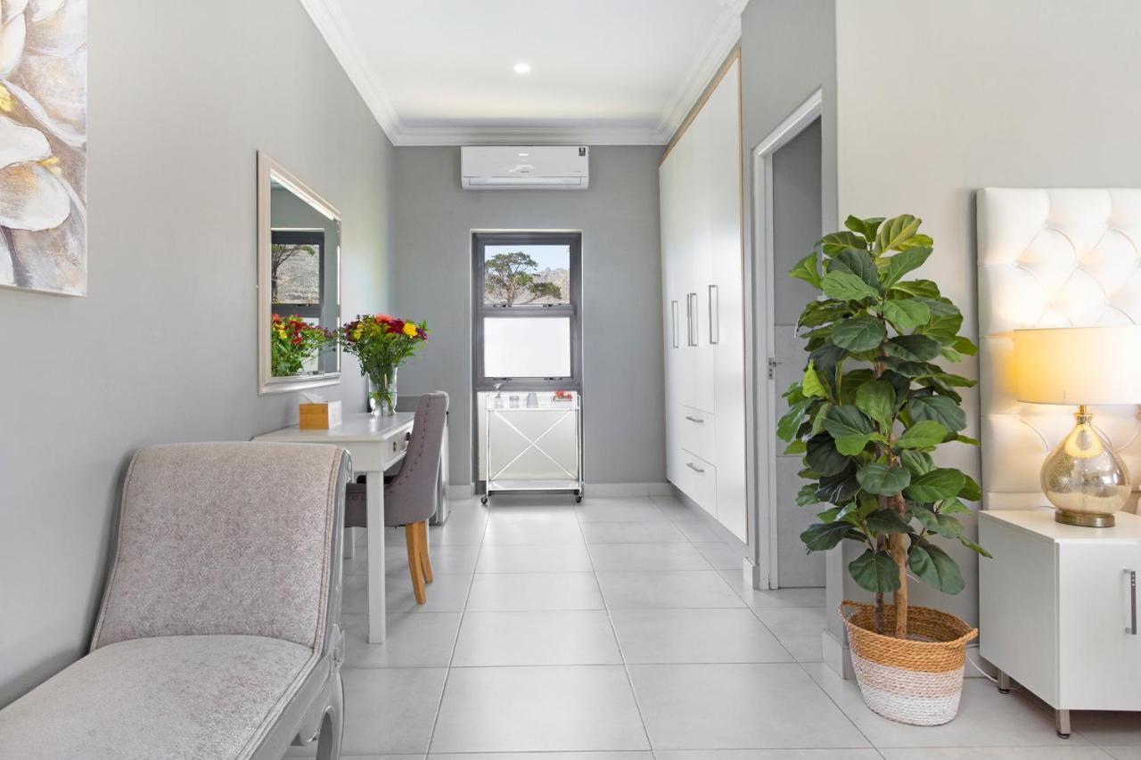 2 On Lismore Guesthouse Tokai Екстер'єр фото