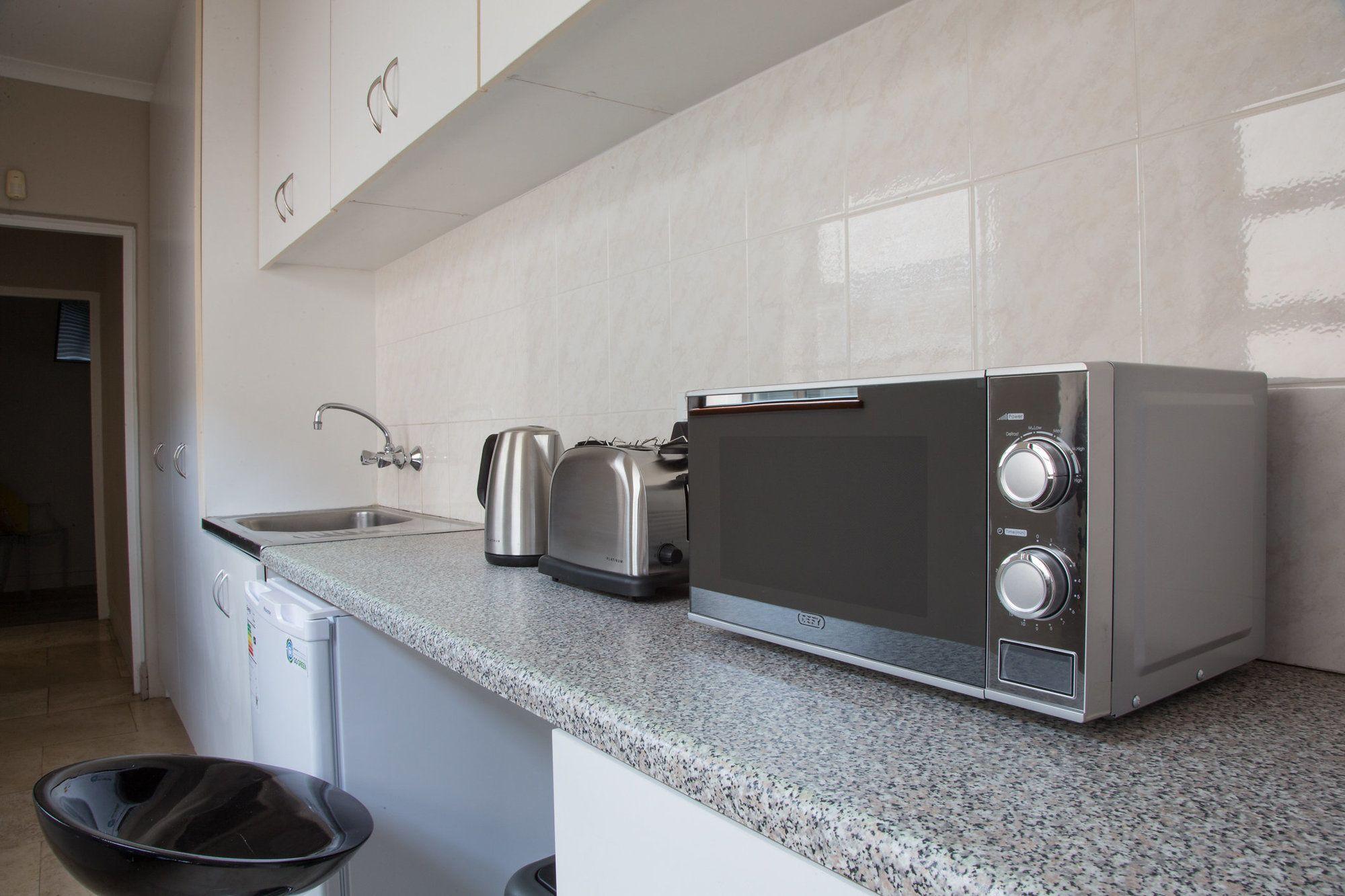 2 On Lismore Guesthouse Tokai Екстер'єр фото